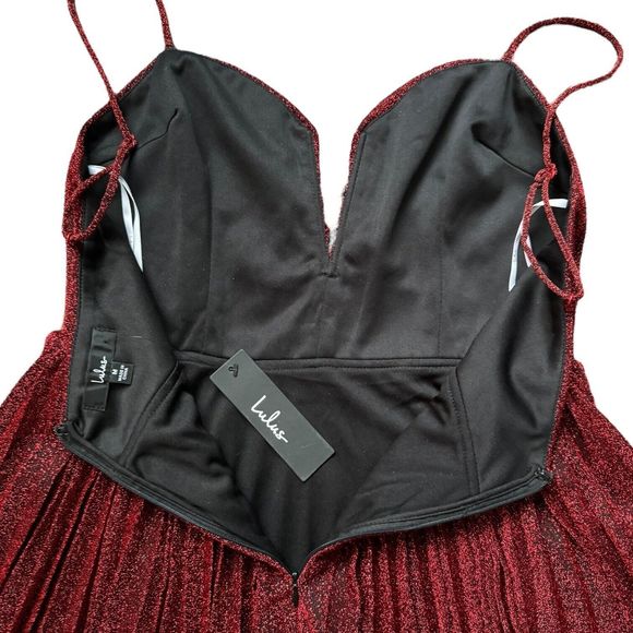 New NWTLulu’s Medium Shine Tonight Red Sparkly Pleated Skater Dress Notch Neck M - Picture 12 of 16